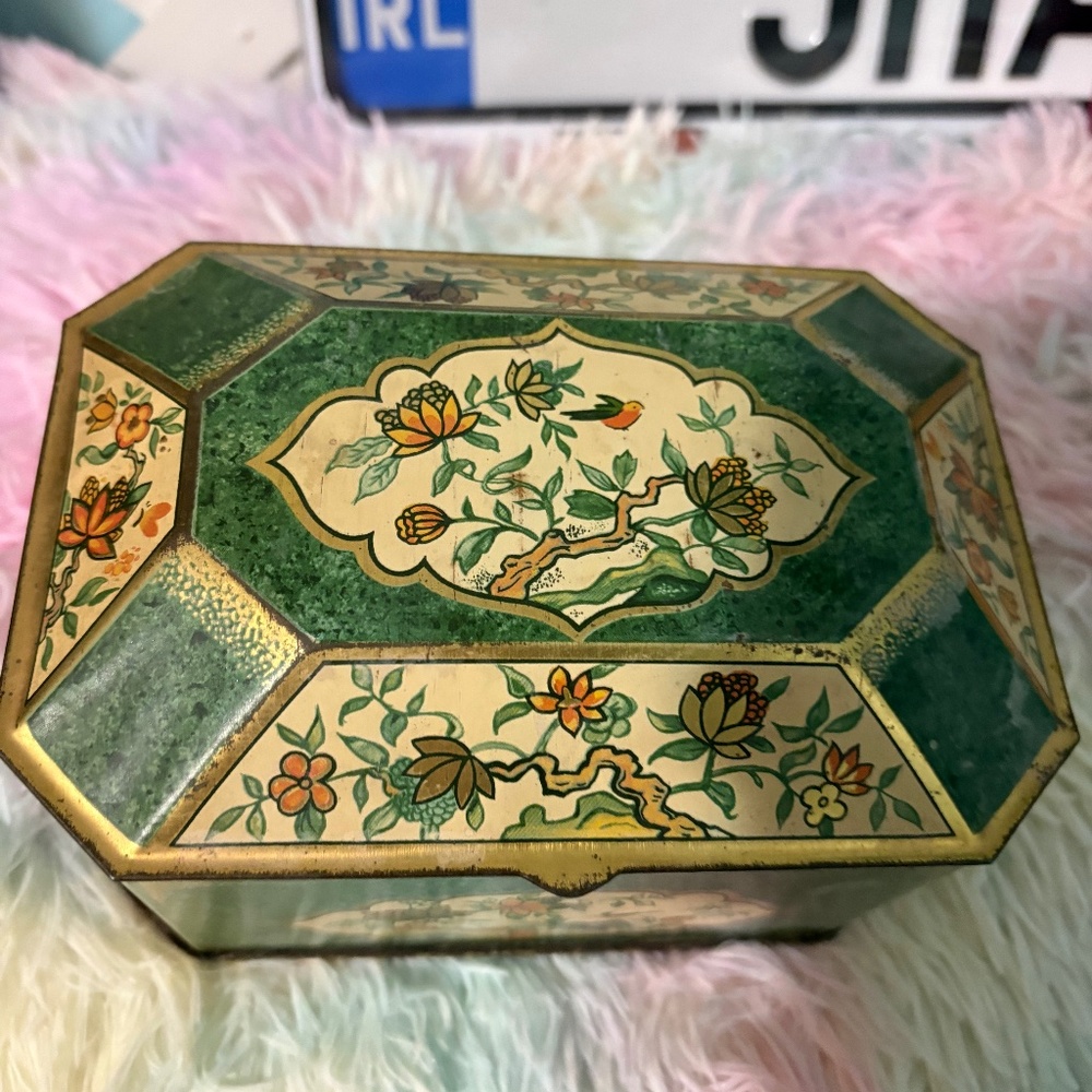 Vintage tin